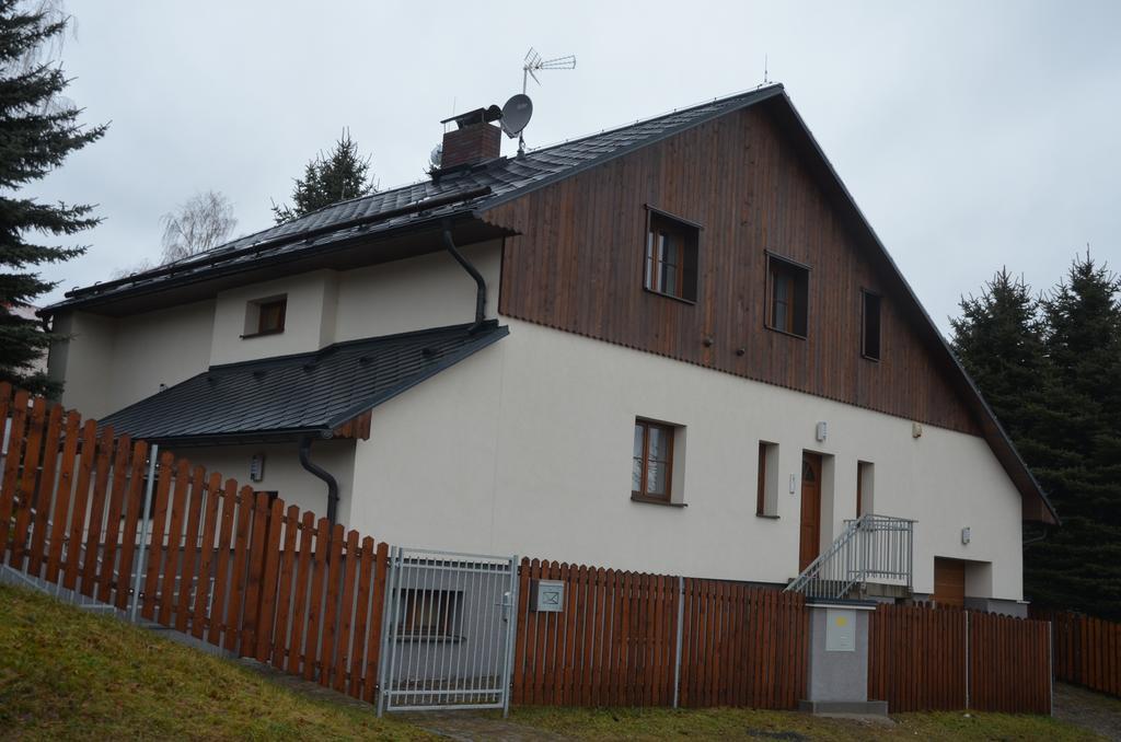 Haus Tolstejn Apartment Jiřetín pod Jedlovou Екстериор снимка
