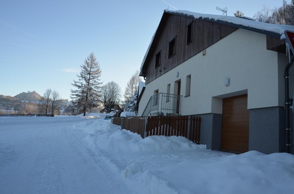 Haus Tolstejn Apartment Jiřetín pod Jedlovou Екстериор снимка